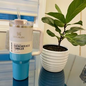 💙 Stanley 40 oz. Quencher H2.0 FlowState Tumbler Pool Ombré